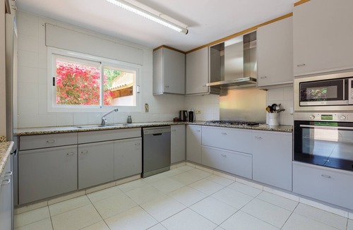 Sant Andreu de Llavaneres Villa | Country House with Garden, Near Barcelona and with Sea Views
