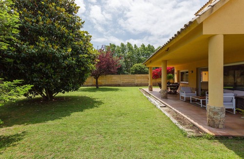 Sant Andreu de Llavaneres Villa | Country House with Garden, Near Barcelona and with Sea Views