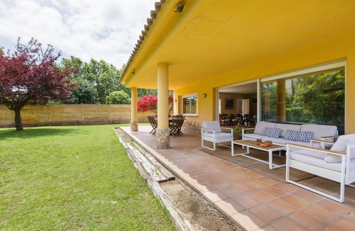 Sant Andreu de Llavaneres Villa | Country House with Garden, Near Barcelona and with Sea Views