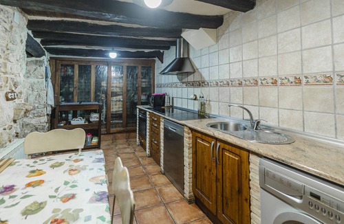 Villallano House | Country House 'Cortijo Las Monjas' with Mountain View, Private Garden and Wi-Fi