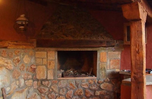 Pinilla de los Barruecos House | Country House 'Los Barruecos' with Mountain View, Shared Terrace and Wi-Fi