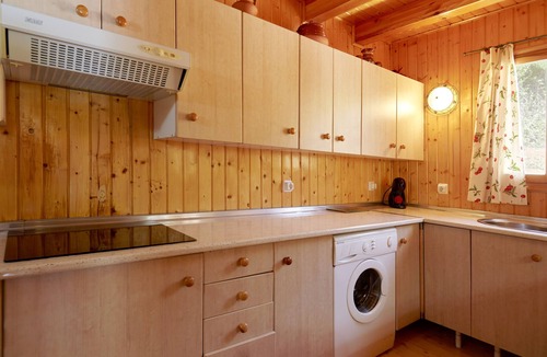Villanueva del Arzobispo Cottage | Country House 'Casa De Madera El Vado' with Mountain Views and Air Conditioning