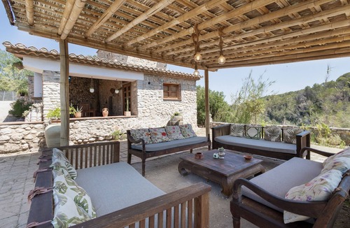 Els Hostalets de Pierola House | Country House 'La Isla Verde' with Mountain View, Private Pool and Wi-Fi