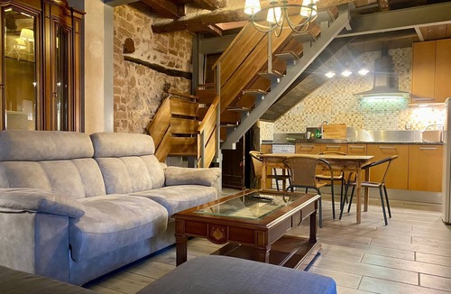 Mambrilla de Castrejon House | Country House 'La Mambla De La Ribera 1' with Mountain View, Shared Garden and Wi-Fi