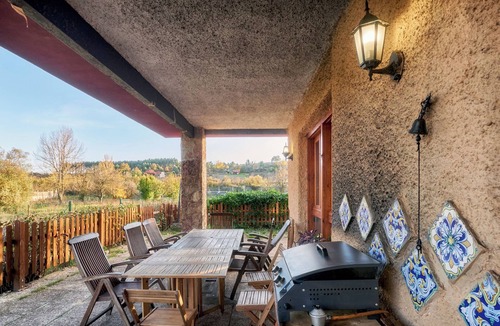 San Andres del Rabanedo Villa | Country House 'Arroyo Del Valle' with Terrace and Private Garden