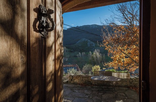 Santa Maria de Redondo House | Country House 'El Casuco' with Mountain View, Private Terrace and Private Garden