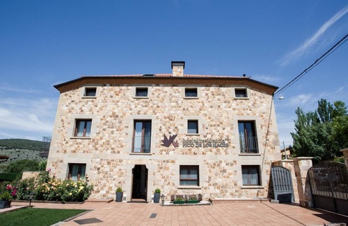 Santervas de la Sierra House | Country House 'Pico De Los Haces' with Mountain View, Private Terrace and Wi-Fi