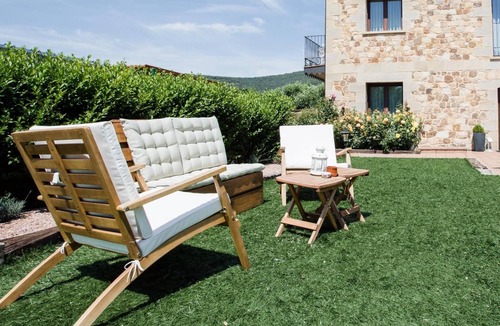 Santervas de la Sierra House | Country House 'Pico De Los Haces' with Mountain View, Private Terrace and Wi-Fi