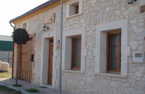 Canalejas de Penafiel House | Country House 'Las Espigas' with Mountain View, Private Terrace and Wi-Fi