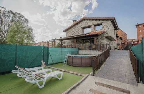 San Leonardo de Yague House | Country House 'La Puerta Del Rio Lobos Il' with Private Pool, Private Terrace and Wi-Fi