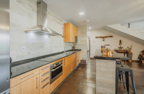 San Leonardo de Yague House | Country House 'La Puerta Del Río Lobos I' with Private Pool, Shared Terrace and Wi-Fi