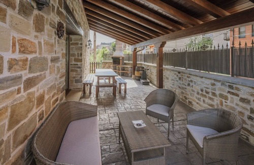 San Leonardo de Yague House | Country House 'La Puerta Del Río Lobos I' with Private Pool, Shared Terrace and Wi-Fi