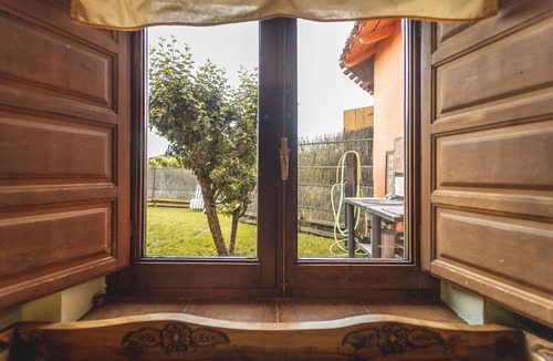 Castrejon de la Pena House | Country House 'La Casina' with Mountain Views and Private Garden