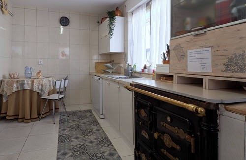San Justo de la Vega House | Country Home 'Casa Pita' with Private Terrace, Private Garden and Wi-Fi