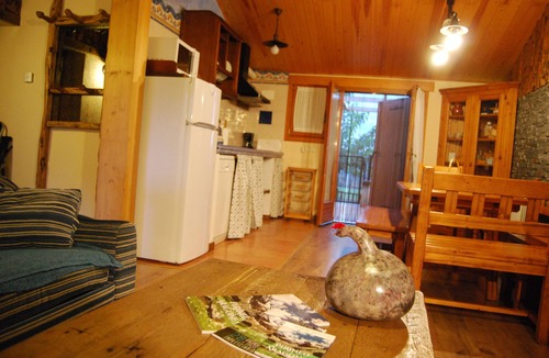 Alueza Cottage | country holiday home - Alueza House with garden