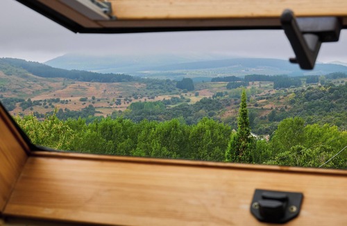 Bembibre House | Country Home 'El Sardón 3' with Mountain View, Wi-Fi and Air Conditioning