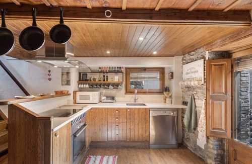 Bellver de Cerdanya Villa | Country House 'Bellver' with Mountain Views, Private Terrace and Wi-Fi