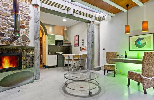 Meruja House | Country House 'Zentralclub Proton' with Mountain View, Private Terrace and Wi-Fi