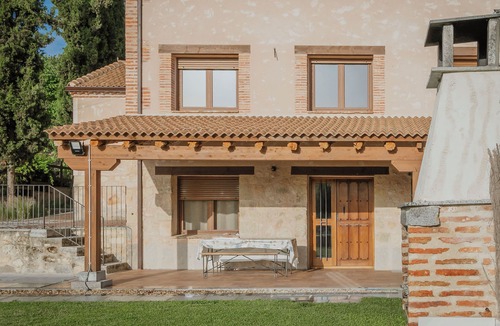 Cabanas de Polendos House | Country House 'Casas Rurales Velasco I I' with Private Terrace, Wi-Fi and Air Conditioning