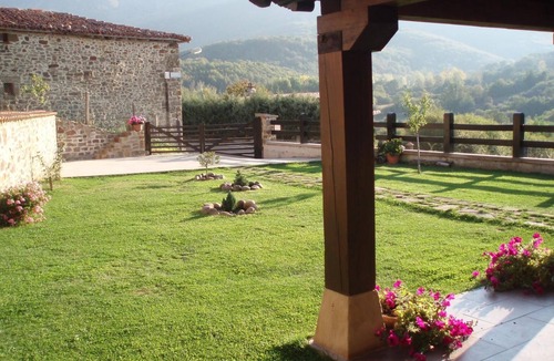 Pineda de la Sierra House | Country House 'El Hayedo' with Mountain View, Private Terrace and Wi-Fi