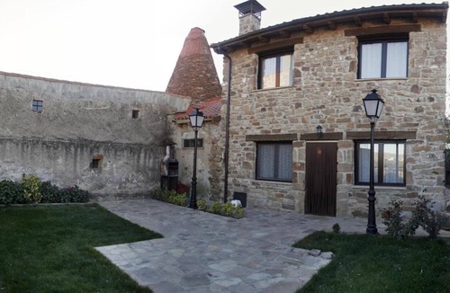 San Andres de Soria House | Country House 'Sierra De Tabanera' with Mountain View and Private Garden