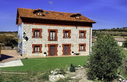 Basconcillos del Tozo House | Country House 'La Bernarda I' with Mountain View, Shared Garden and Wi-Fi