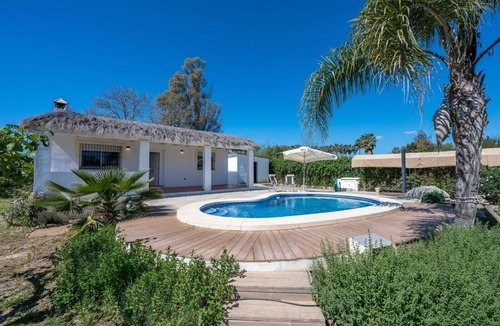 Coin House | Country House 'Al Lado Del Río' with Private Pool, Wi-Fi, and Air Conditioning