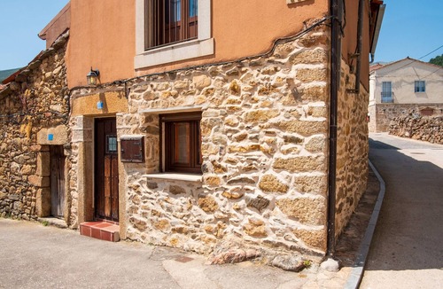 Navalguijo House | Country House 'Baelo Claudia' with Mountain View, Balcony and Wi-Fi