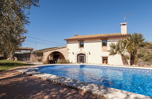 Avinyonet del Penedes Cottage | Country house between vineyards with a pool 20 minutes drive from the beach!