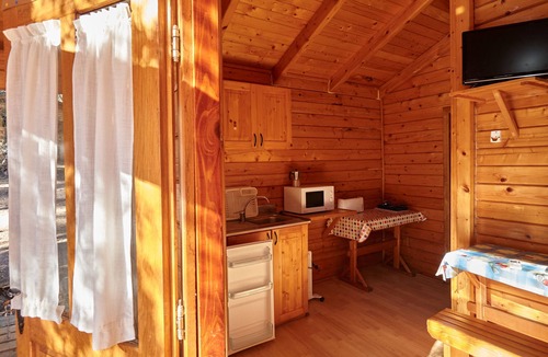 Hornos House | Country House 'Cabaña De Madera 4' with Mountain View, Shared Pool and Air Conditioning