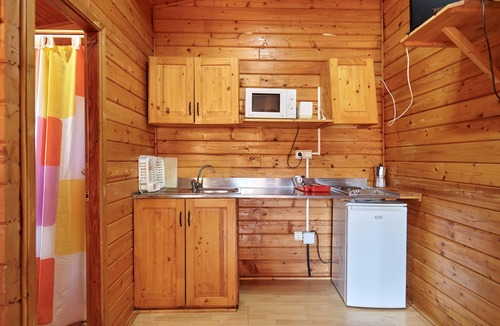 Hornos House | Country House 'Cabaña De Madera 2' with Mountain View, Shared Pool and Air Conditioning
