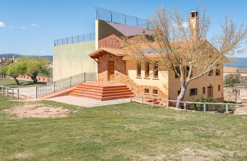 Sinarcas Cabin | Country House 'Cabañas Rusticas 1' with Mountain View, Shared Pool and Wi-Fi