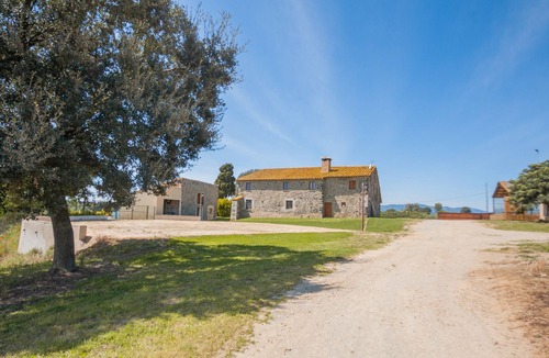 Aiguaviva House | Country House 'Can Vinyes' with Private Pool, Private Terrace and Wi-Fi