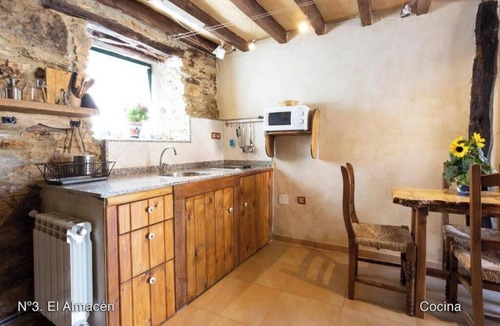 Revelillas House | Country House 'Casa Del Valle Perdido 1' with Mountain View, Shared Terrace and Wi-Fi