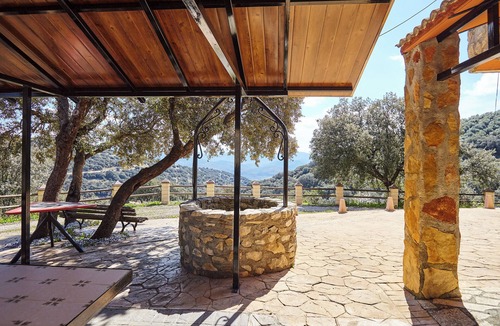 Montillana House | Country House 'Casa El Tío Patricio' with Lake View, Private Pool and Wi-Fi