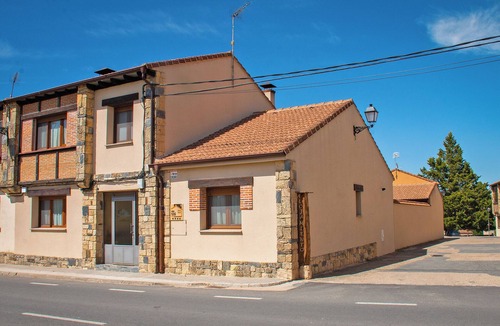 Turegano House | Country House 'Casa Mariano' with Mountain View, Private Terrace and Wi-Fi