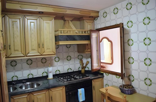 Requias House | Country House 'Chuca' with Lake View and Wi-Fi