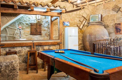 Pedro Bernardo House | Country House 'El Rincón Del Duende' with Mountain View, Wi-Fi and Air Conditioning