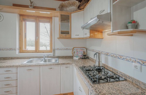 Amaya House | Country House 'El Hidalgo' with Mountain Views, Private Garden and Wi-Fi