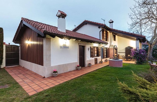 Cabranes House | Country House 'El Llagar De Naveda' with Mountain View, Private Terrace and Wi-Fi