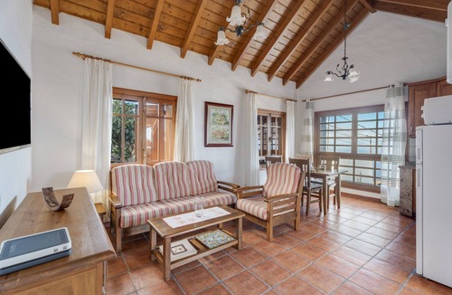Tesbabo House | Country House 'El Moral' with Sea View, Shared Terrace and Wi-Fi