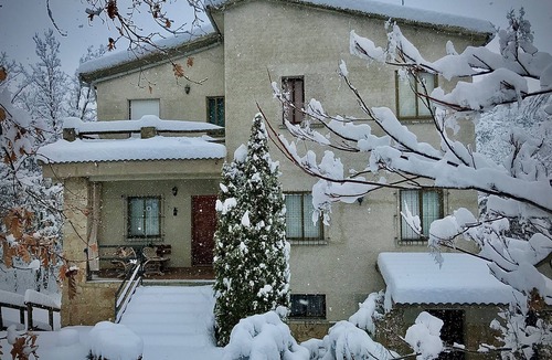 Navaluenga House | Country House 'El Rincón De Gredos' with Mountain View, Private Terrace and Wi-Fi