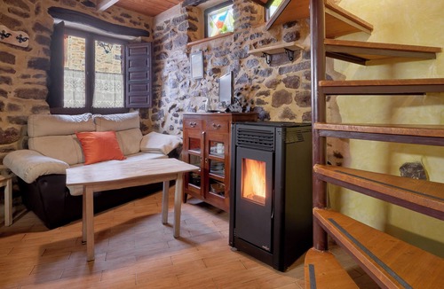 Bembibre House | Country House 'El Sardón 2' with Mountain View, Wi-Fi and Air Conditioning