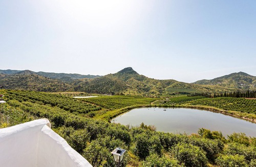 Malaga House | Country House 'El Tinao' with Lake View, Shared Pool and Wi-Fi