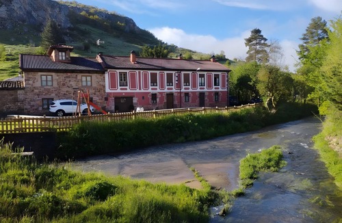 Muda House | Country House 'Entrepeñas' with Mountain View, Shared Terrace and Wi-Fi