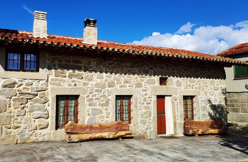 Villar de Corneja Cottage | Country Houses Walls