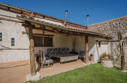 Frumales House | Country House 'Hoyal' with Private Garden and Wi-Fi