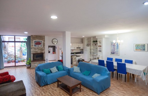 Cazorla House | Country House 'La Casa De La Pintora' with Mountain View, Private Pool and Wi-Fi