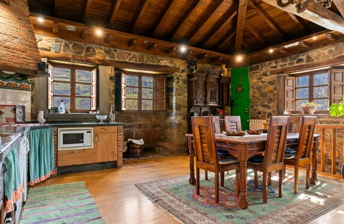 Santo Adriano House | Country House 'La Casa De La Torre' with Mountain View, Private Terrace and Wi-Fi
