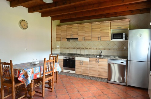 Avin Apartment | Country House 'La Casina' with Mountain View, Private Terrace and Wi-Fi